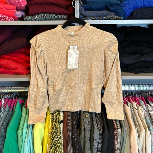 Band of the Free Tops - Band of the Free tan 3/4 sleeve mock neck top size XS NWT